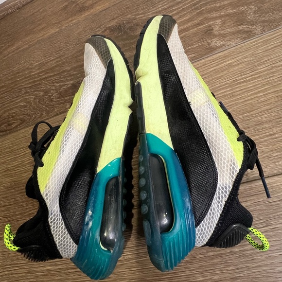 Nike Air Max 2090 Volt Blue Youth size 7 - Picture 4 of 8